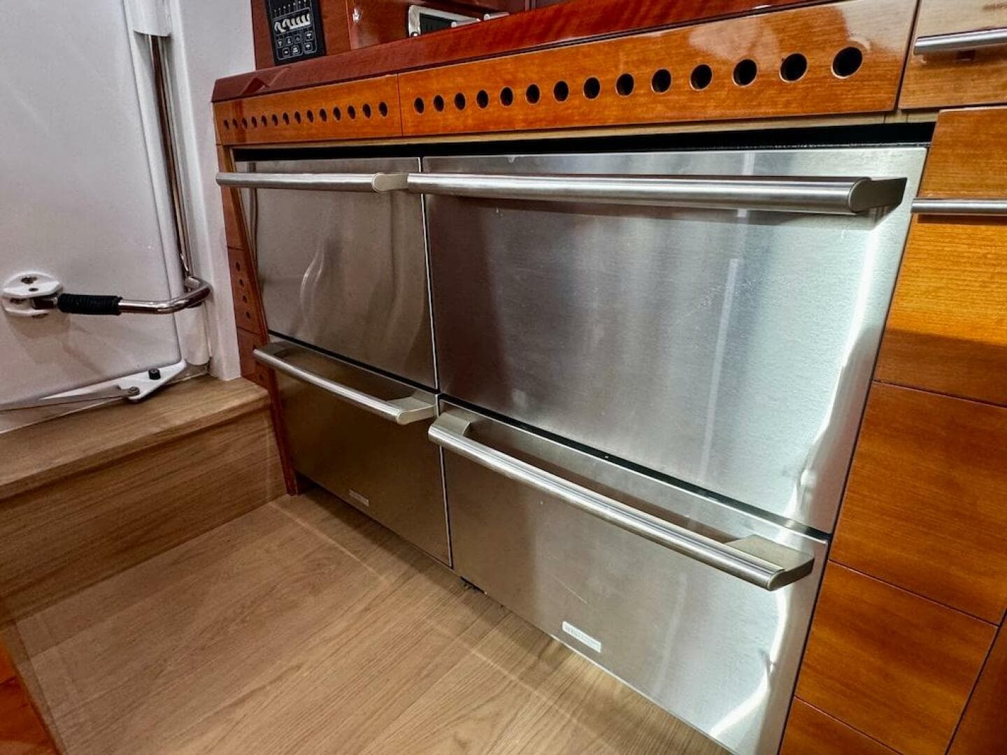 2009 Aicon 64 — photo 88