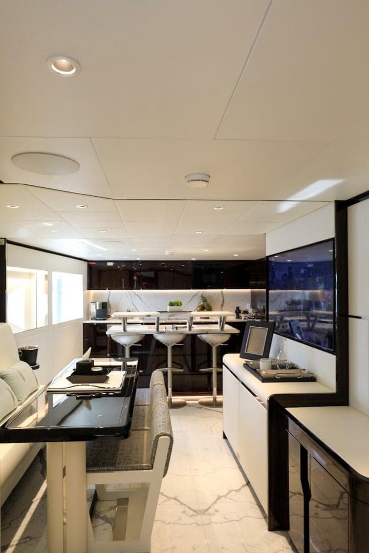 2025 Majesty Yachts 120 — photo 29