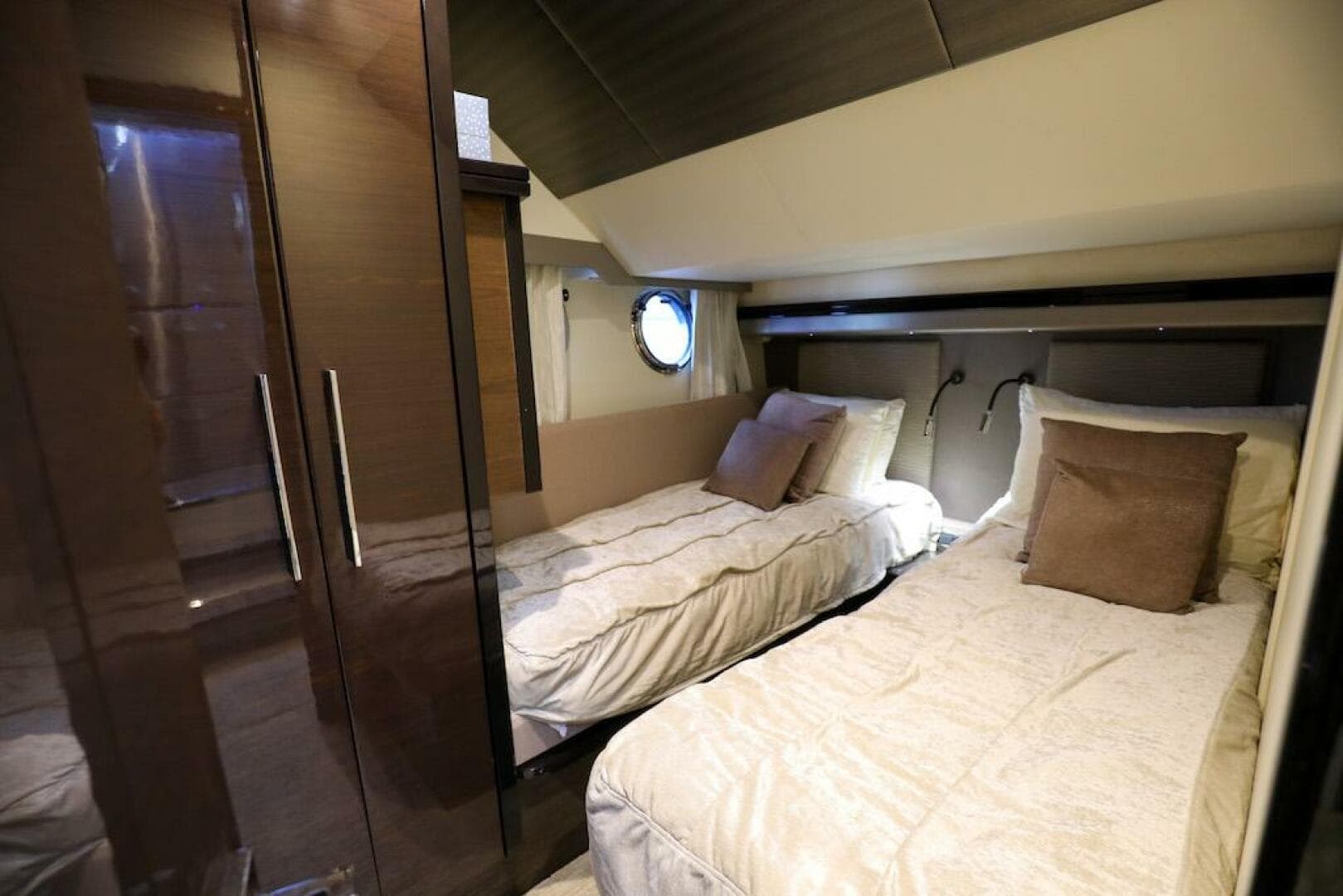 2016 Marquis 660 Sport Yacht — photo 75