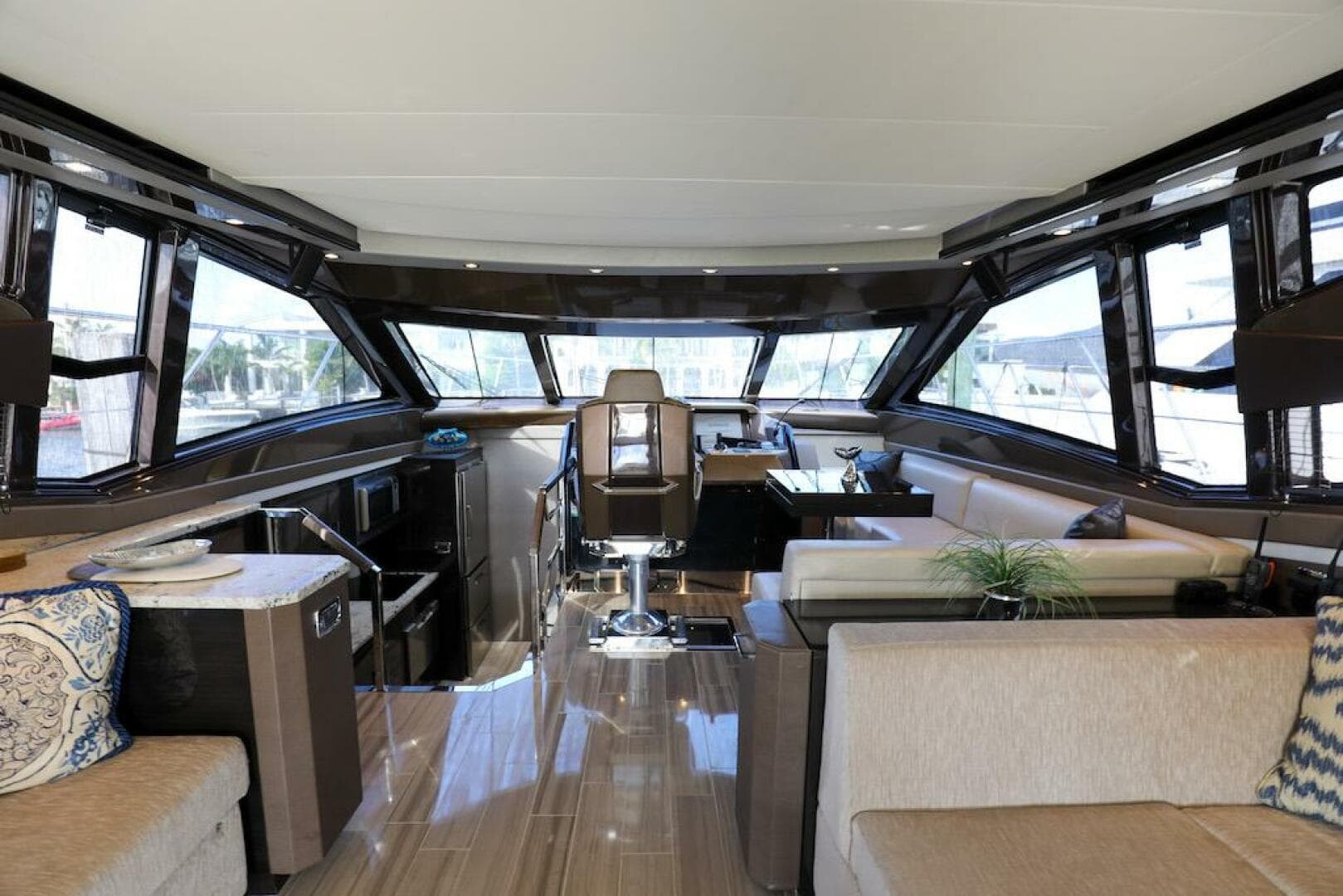 2016 Marquis 660 Sport Yacht — photo 15