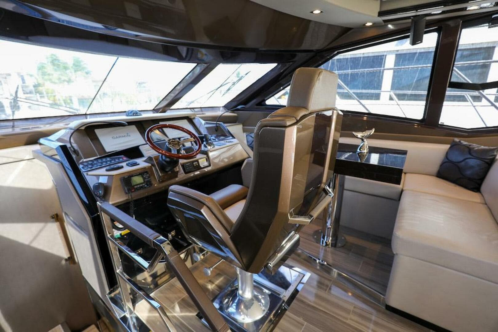 2016 Marquis 660 Sport Yacht — photo 16