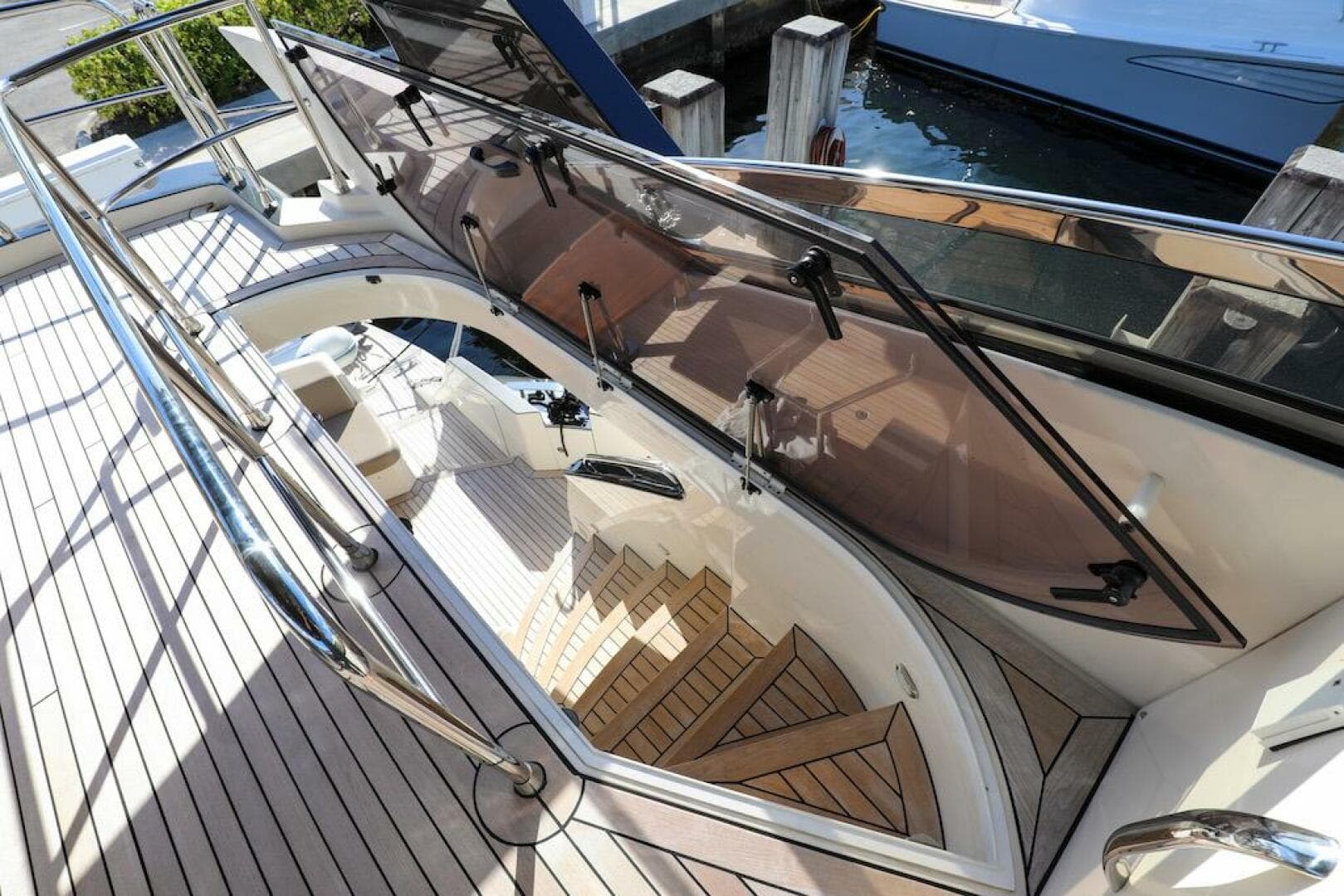 2016 Marquis 660 Sport Yacht — photo 33