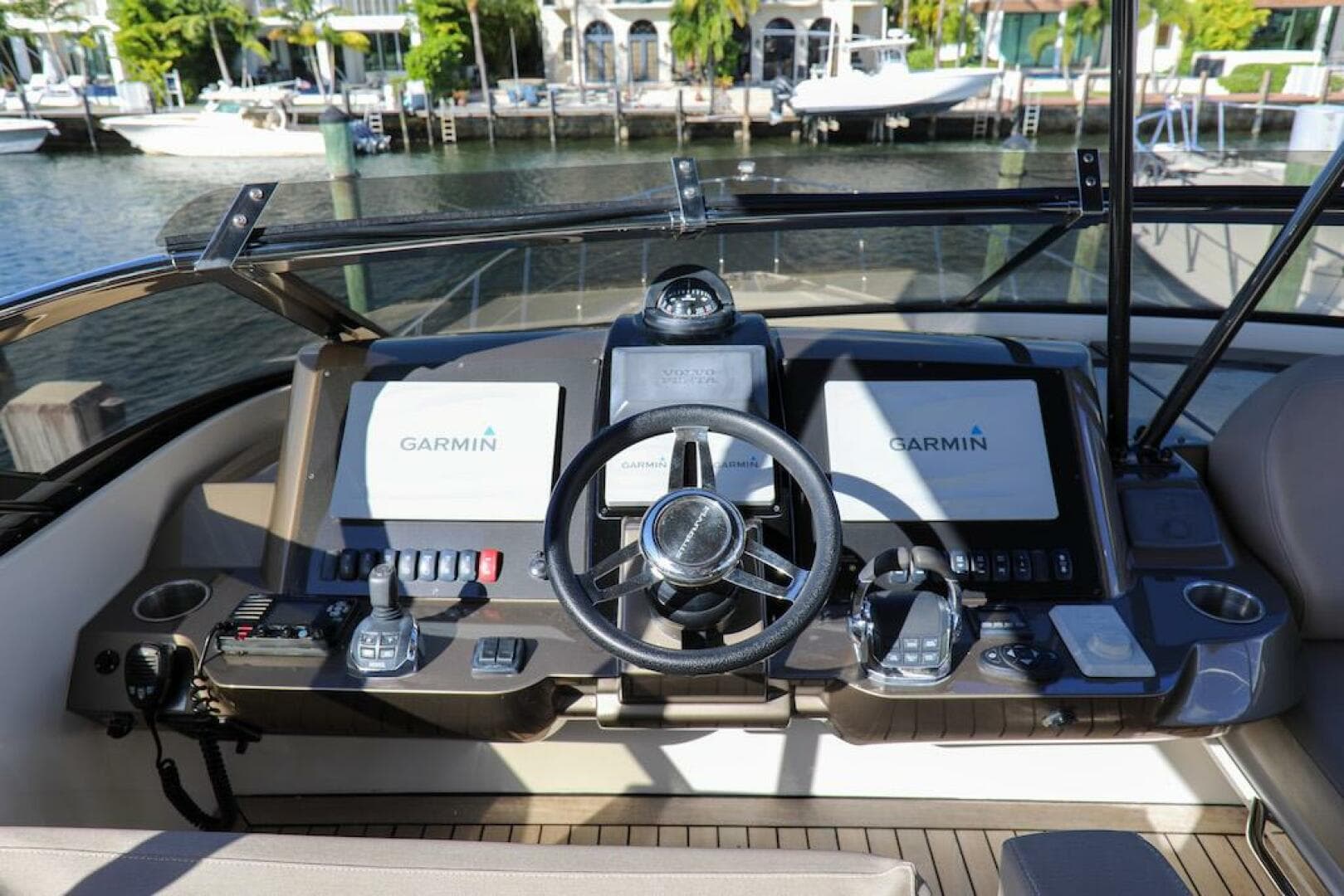 2016 Marquis 660 Sport Yacht — photo 28