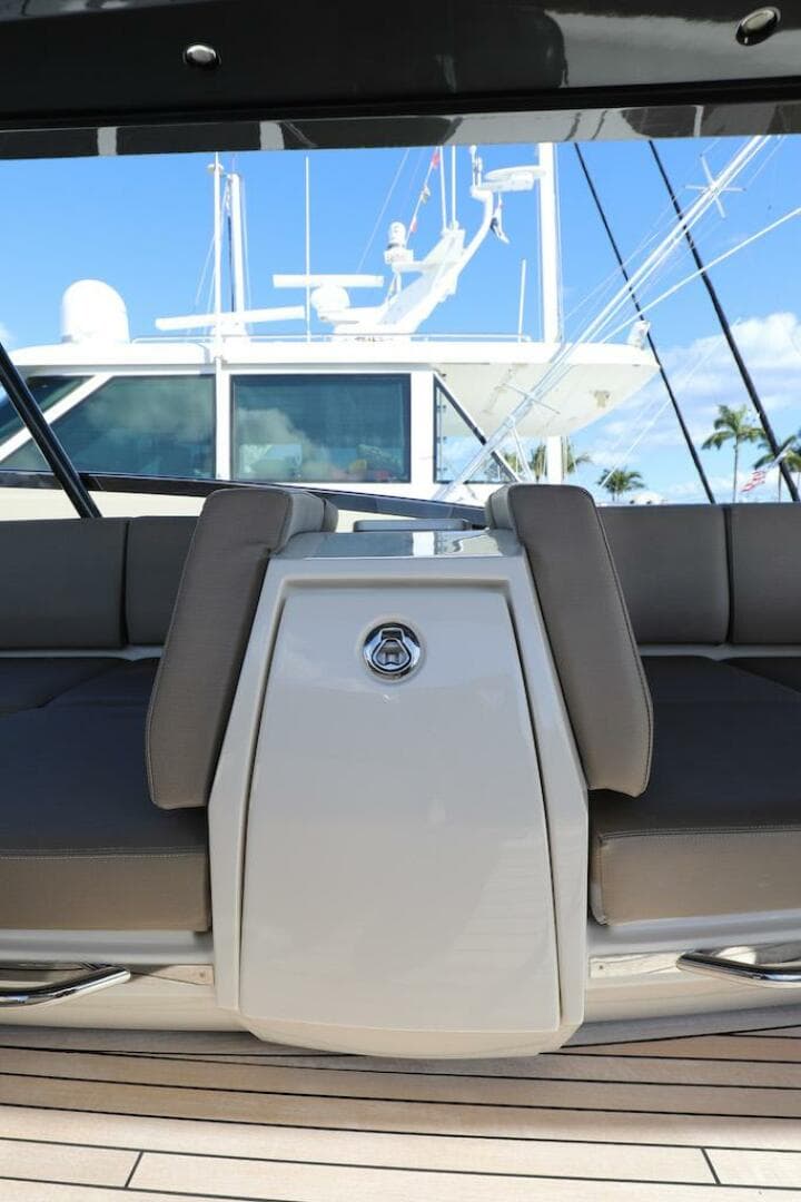 2016 Marquis 660 Sport Yacht — photo 32