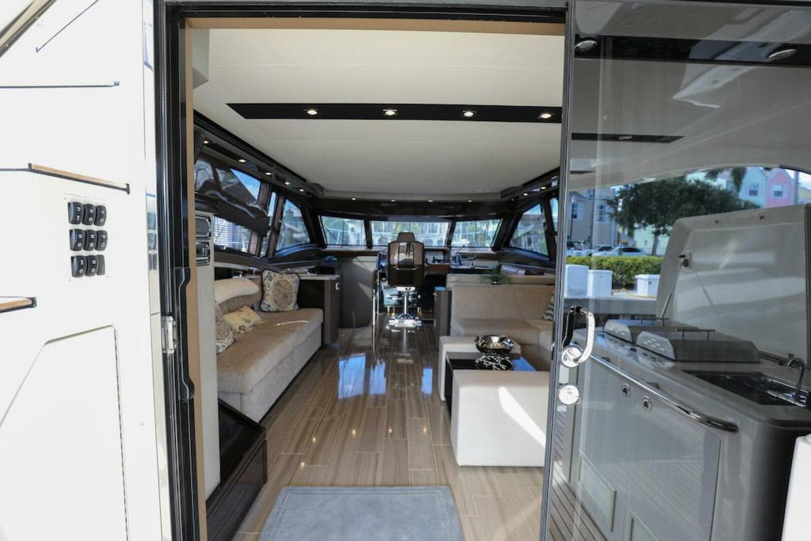 2016 Marquis 660 Sport Yacht — photo 12