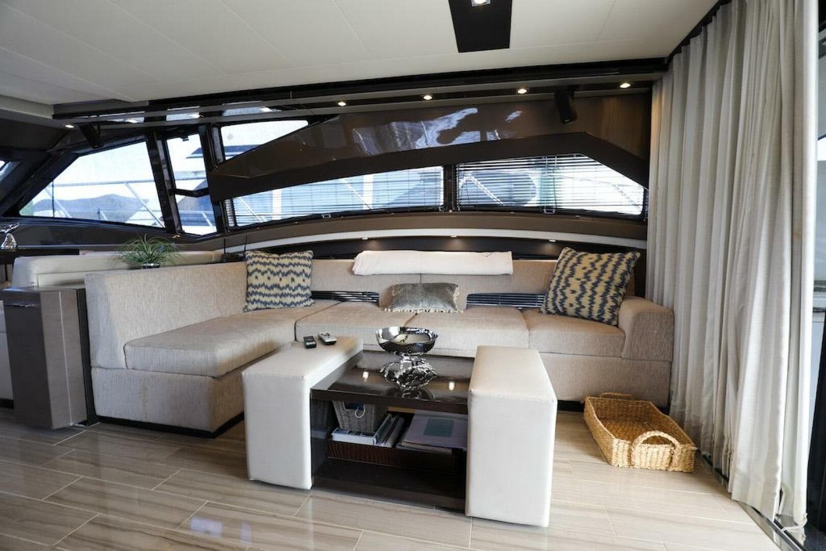 2016 Marquis 660 Sport Yacht — photo 14
