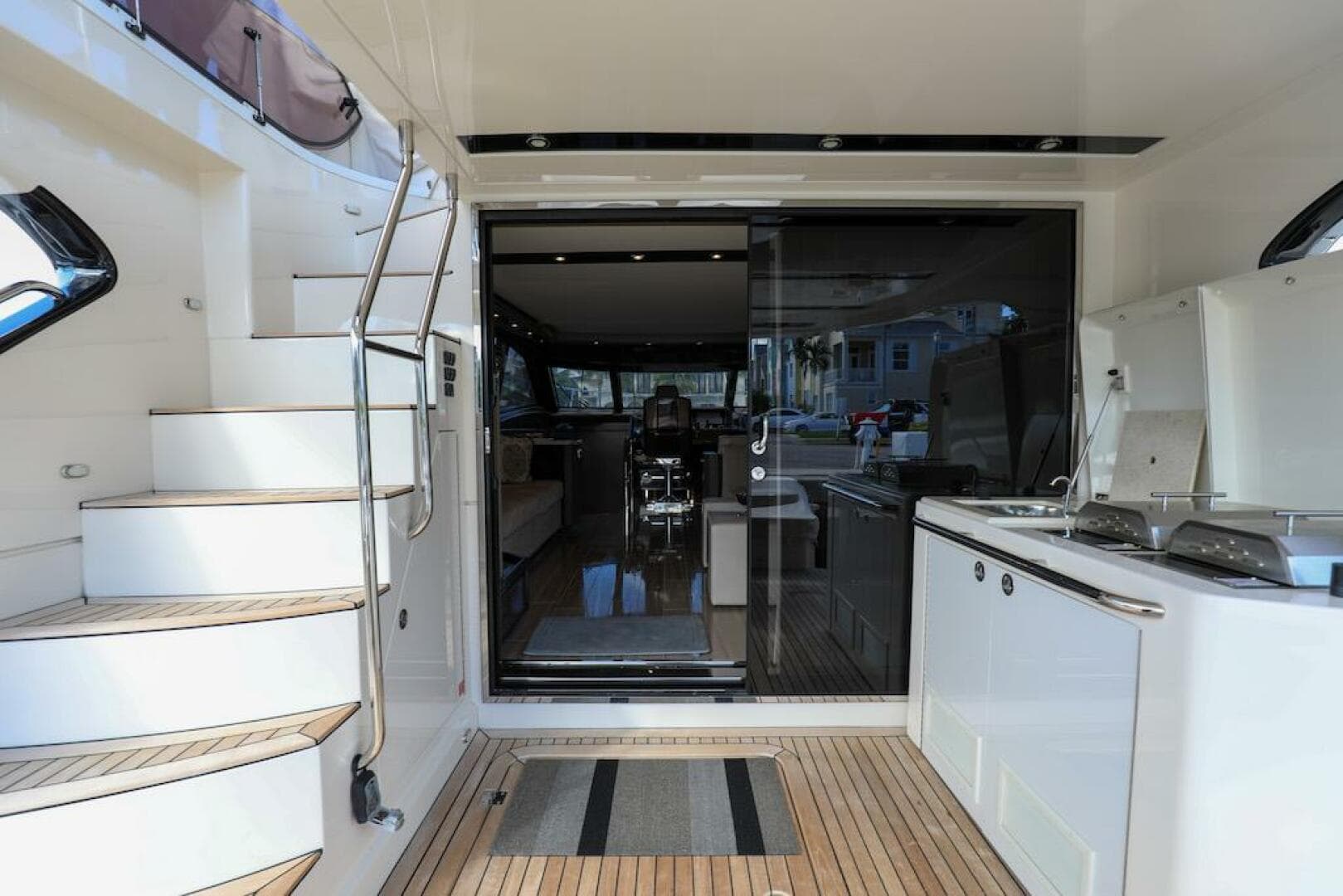 2016 Marquis 660 Sport Yacht — photo 11