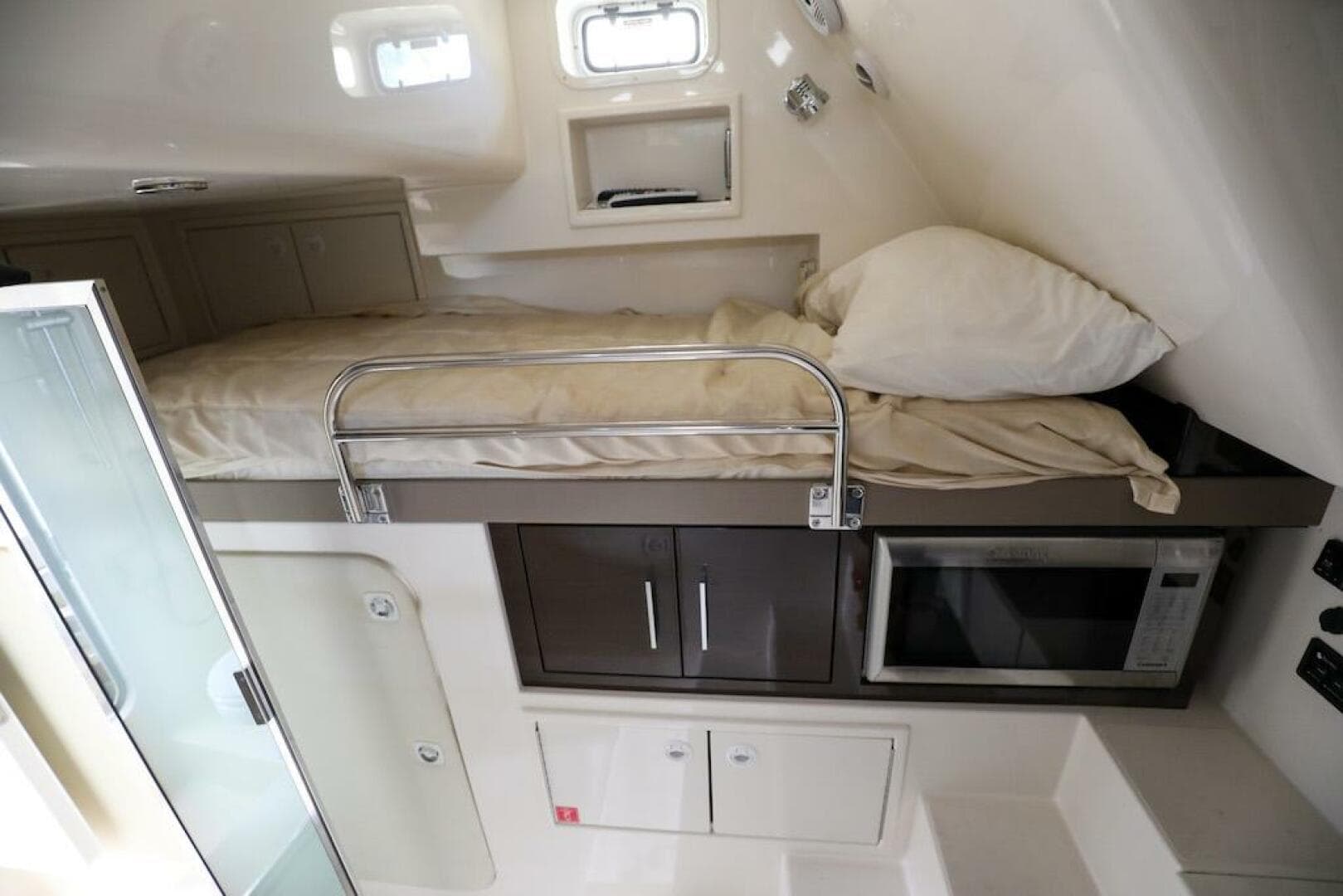 2016 Marquis 660 Sport Yacht — photo 54