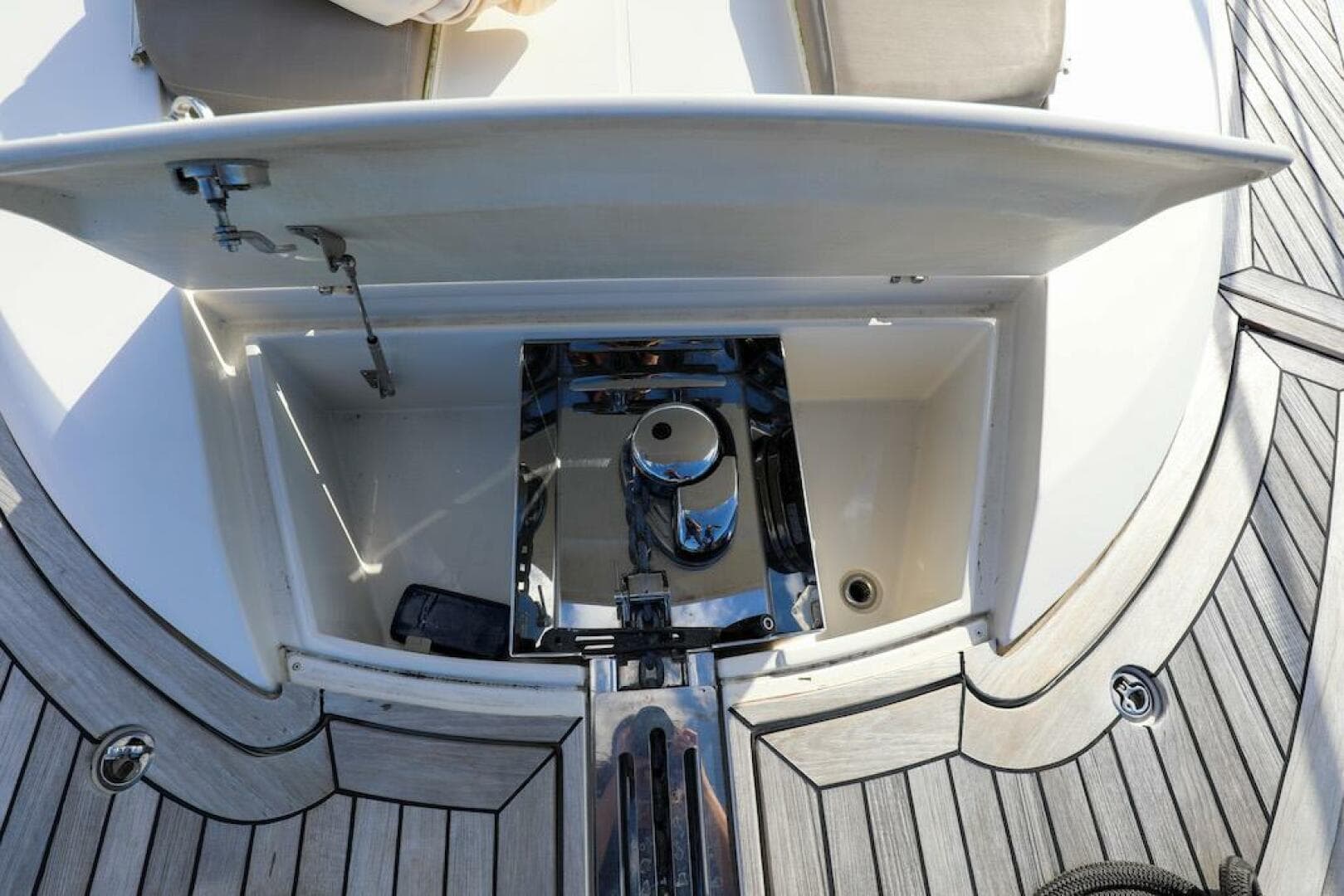 2016 Marquis 660 Sport Yacht — photo 60