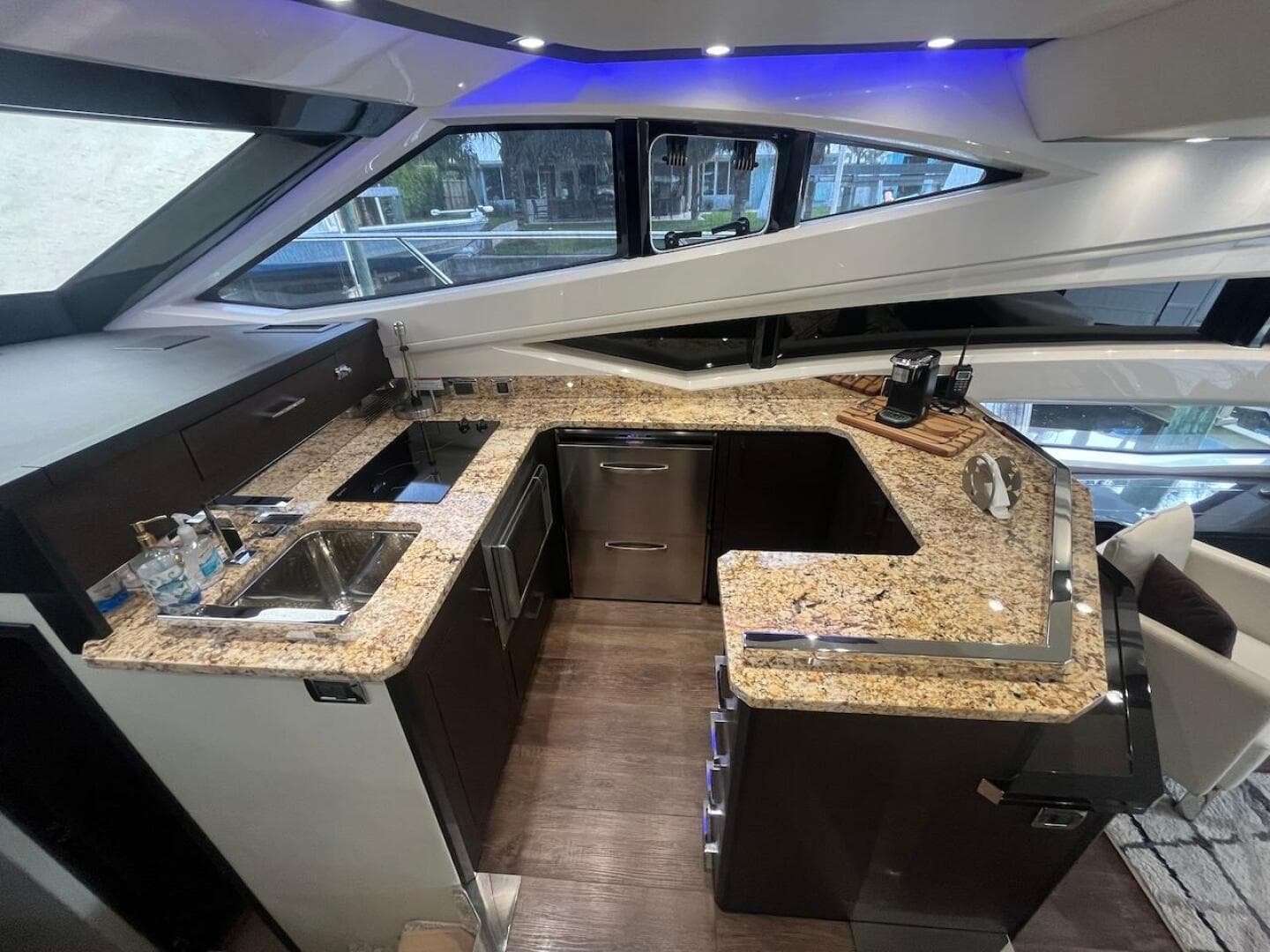 2017 Marquis 500 Sport Yacht — photo 29