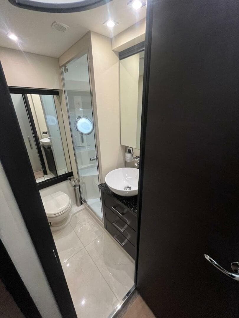 2017 Marquis 500 Sport Yacht — photo 41