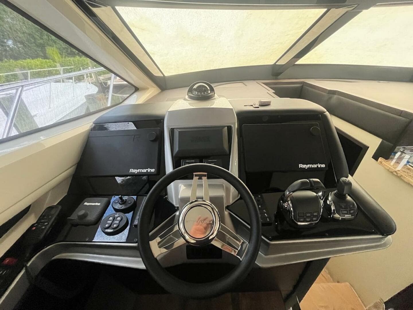 2017 Marquis 500 Sport Yacht — photo 33