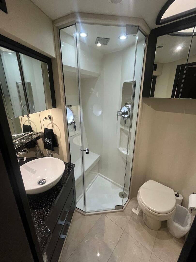 2017 Marquis 500 Sport Yacht — photo 38