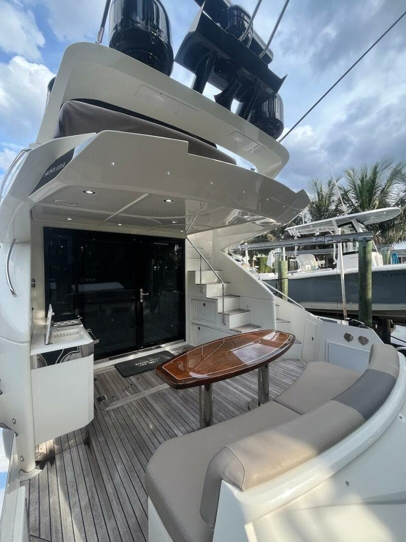 2017 Marquis 500 Sport Yacht — photo 21