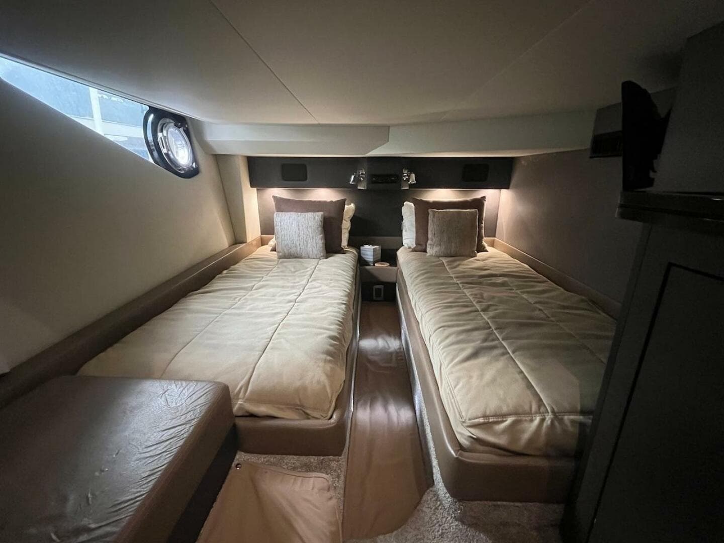 2017 Marquis 500 Sport Yacht — photo 40