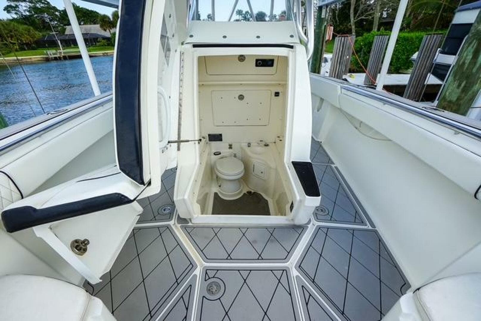 2007 Spectre 37 Center Console — photo 15