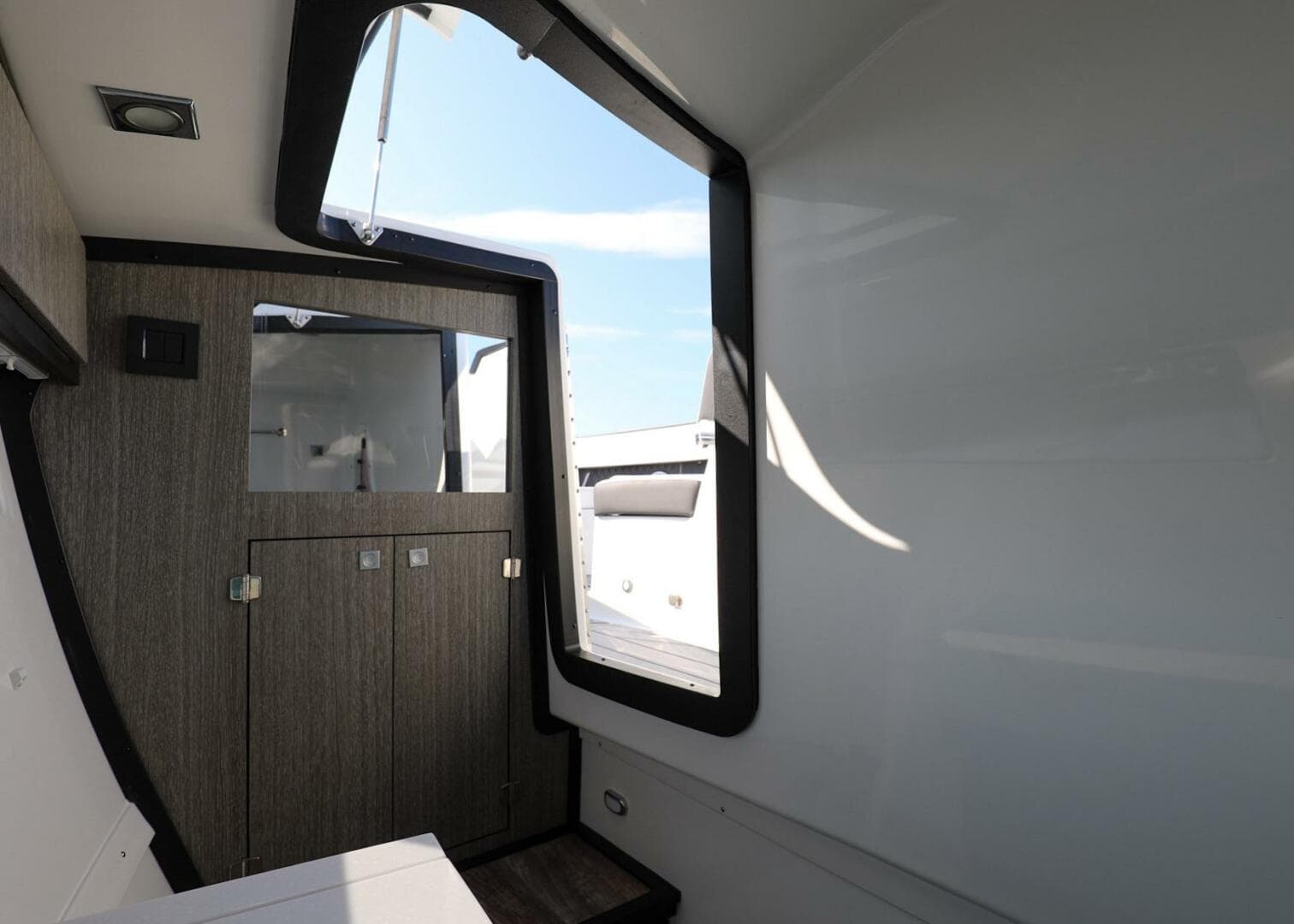 2023 Monterey 385 Super Sport — photo 36