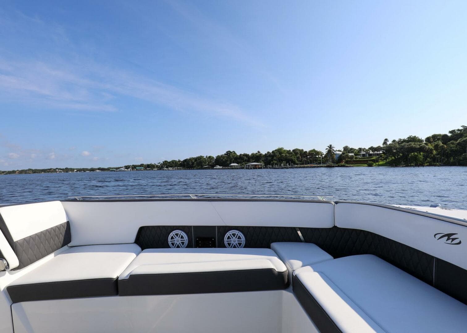 2023 Monterey 385 Super Sport — photo 29