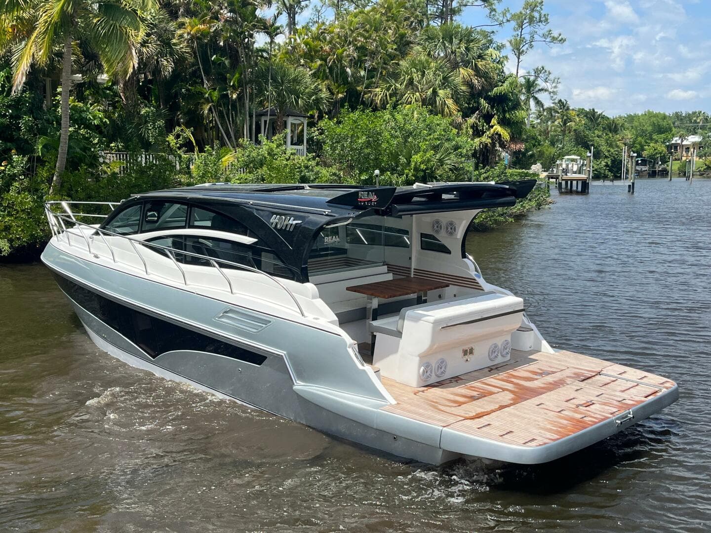 2025 Real 40 HT Luxury — photo 8