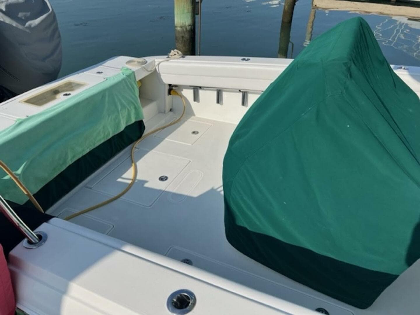2008 Spectre 34 Center Console — photo 17