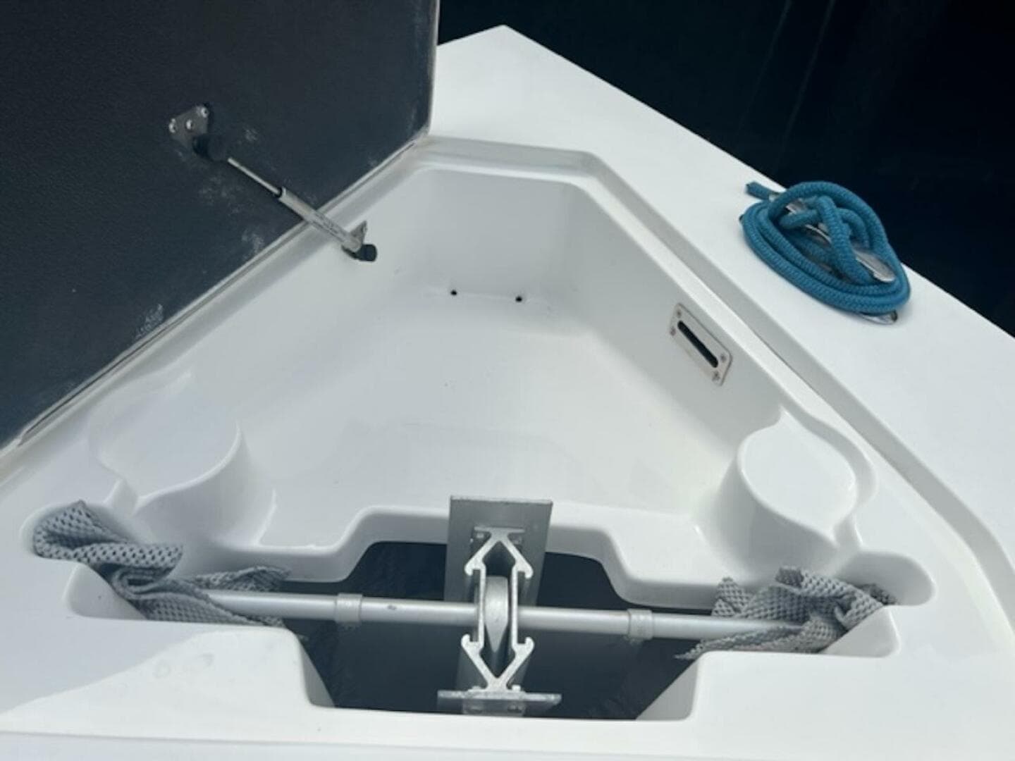 2008 Spectre 34 Center Console — photo 35