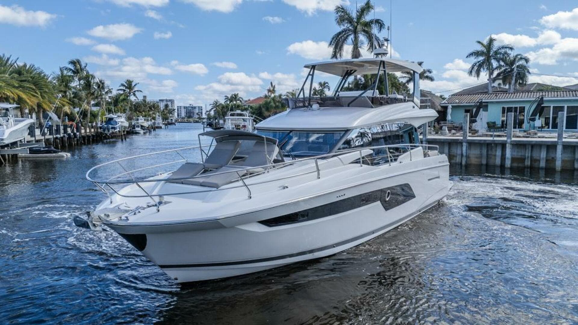 2021 Prestige 520 Flybridge — photo 1