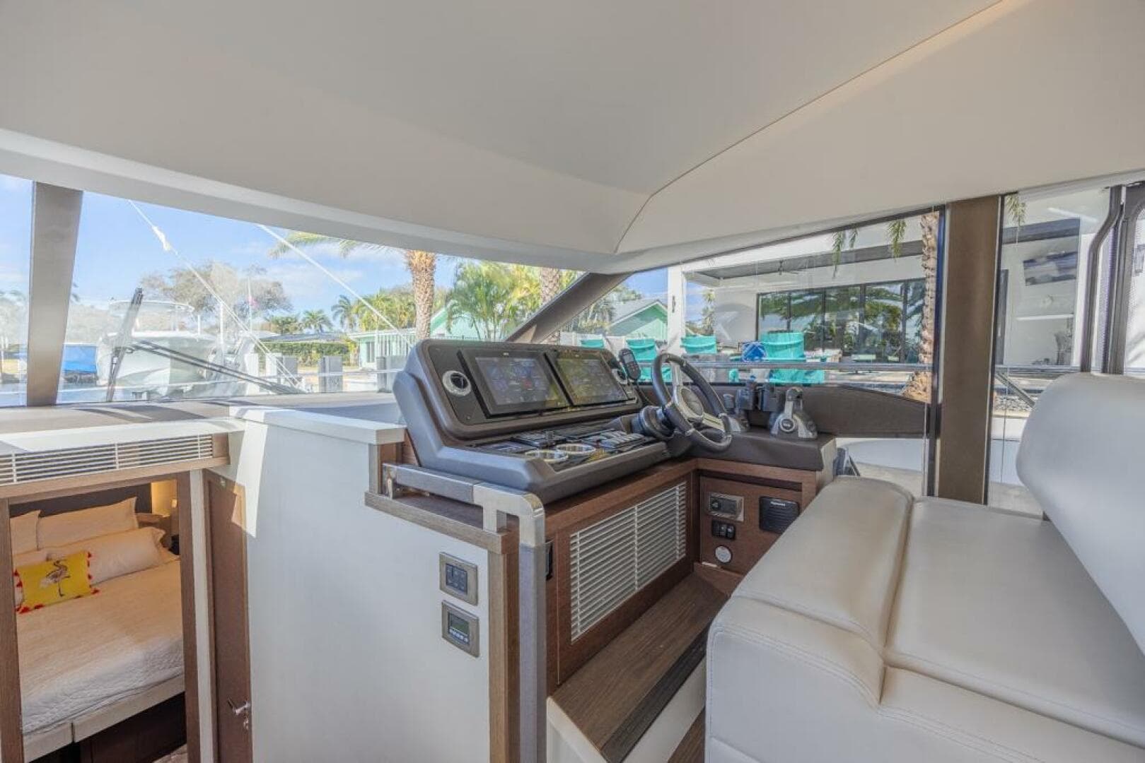 2021 Prestige 520 Flybridge — photo 32