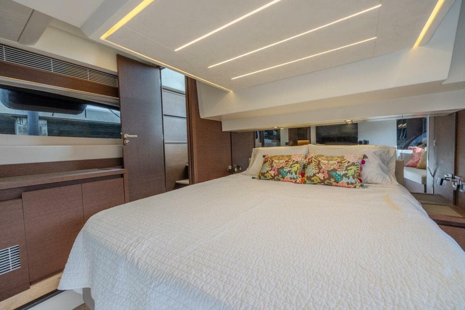 2021 Prestige 520 Flybridge — photo 41