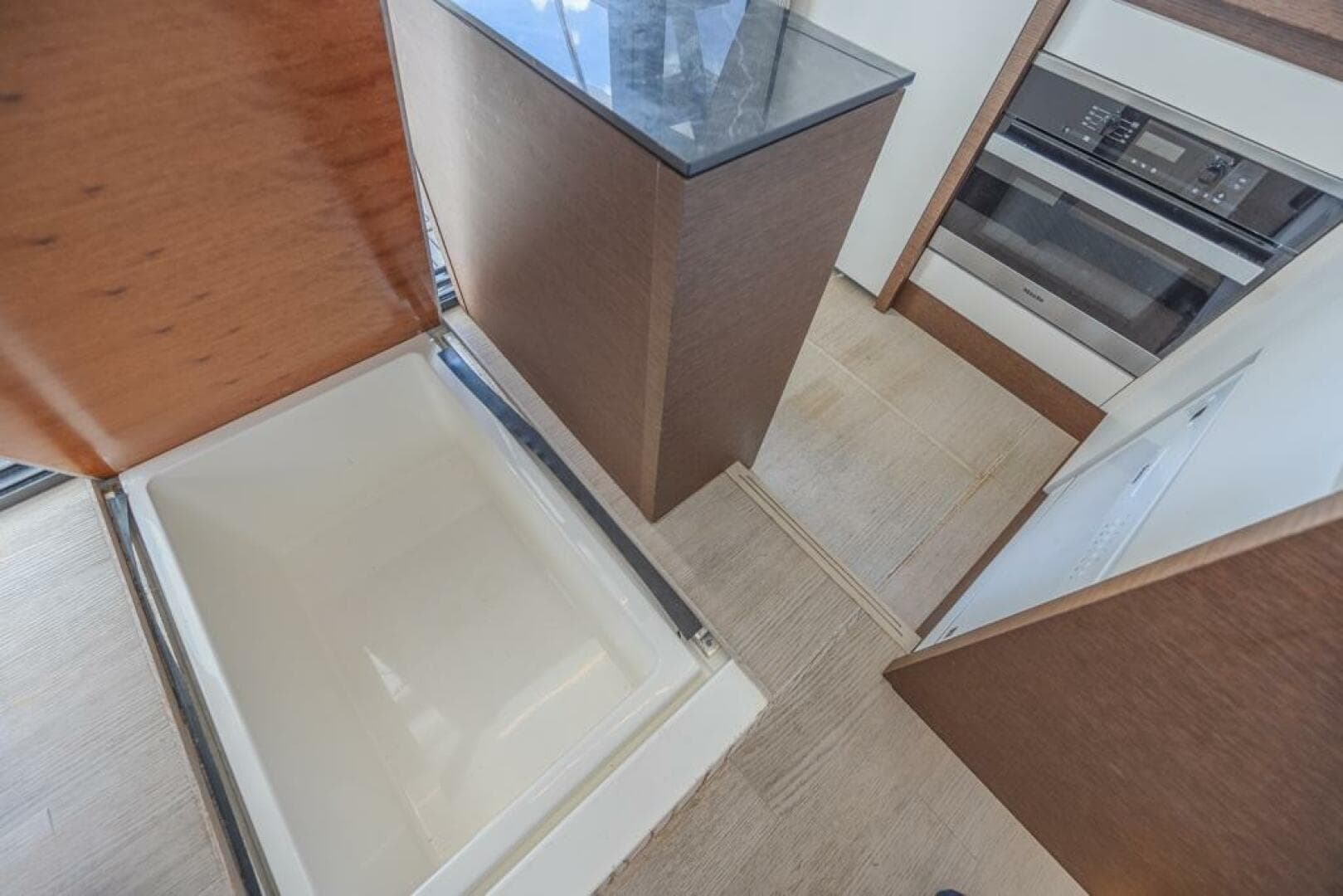 2021 Prestige 520 Flybridge — photo 45