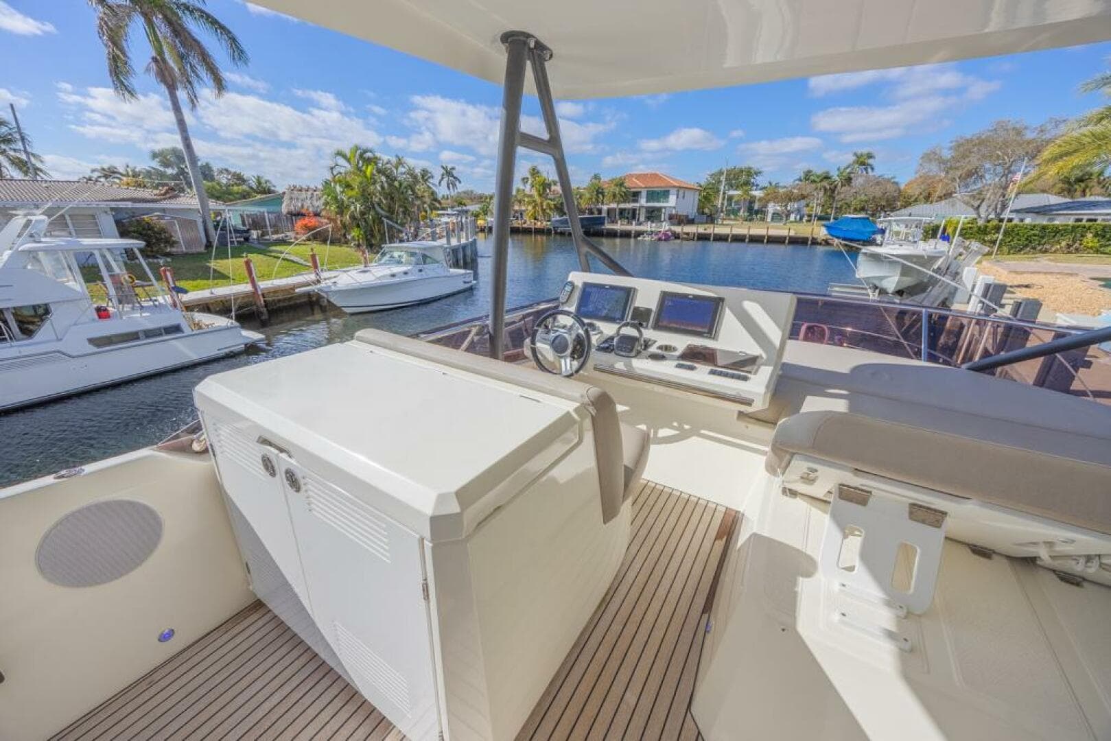 2021 Prestige 520 Flybridge — photo 25