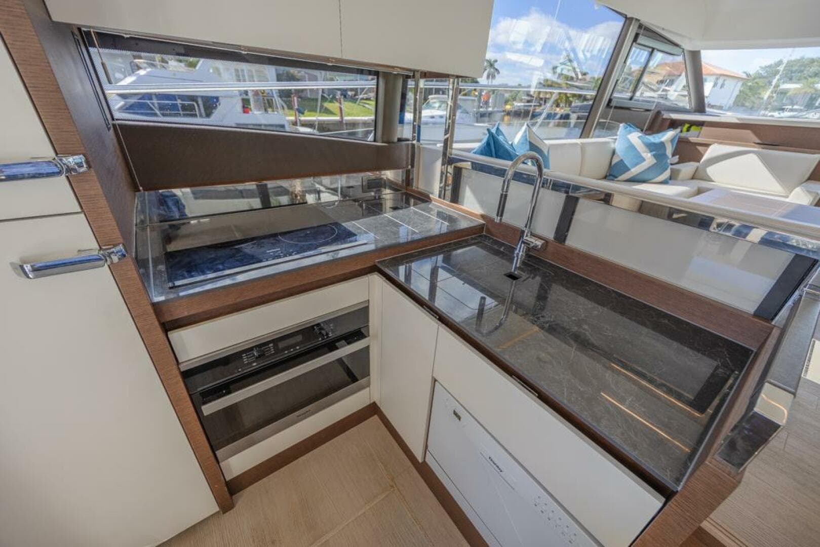 2021 Prestige 520 Flybridge — photo 39