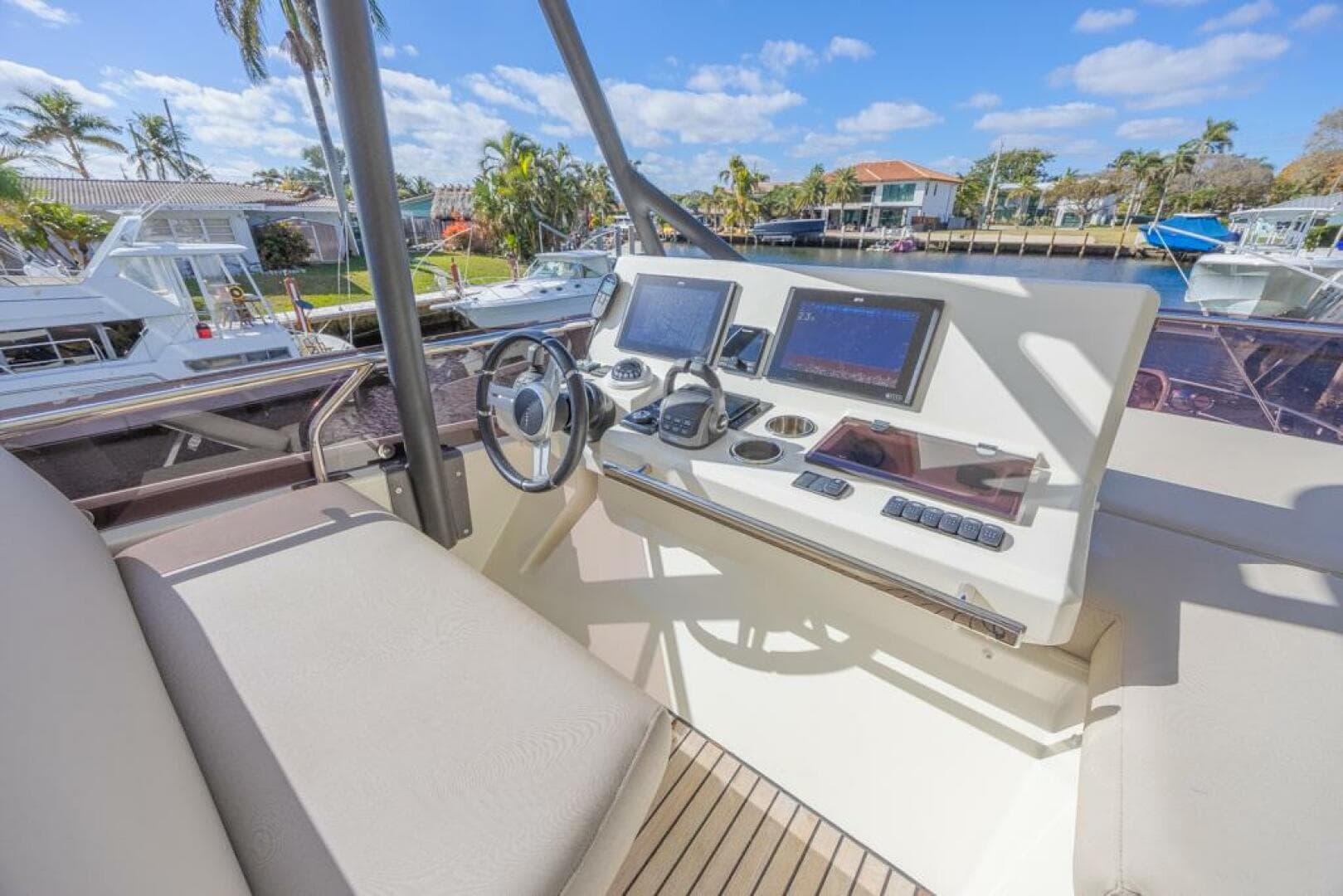 2021 Prestige 520 Flybridge — photo 28