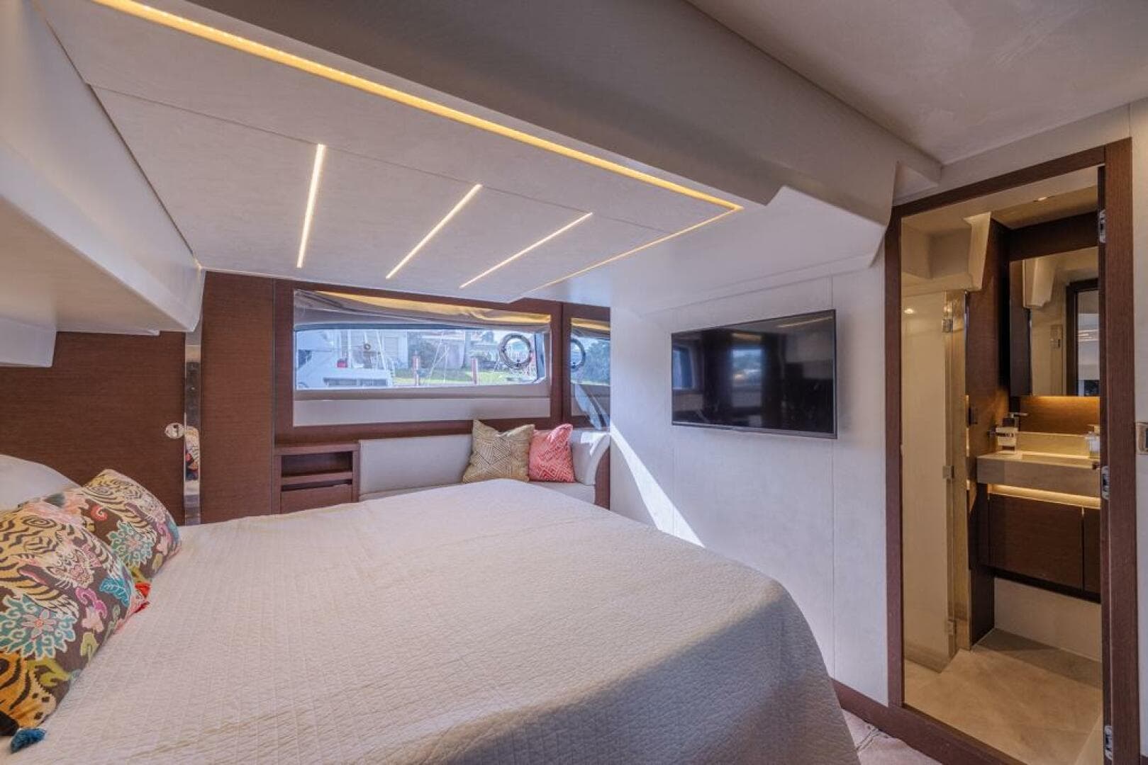 2021 Prestige 520 Flybridge — photo 54