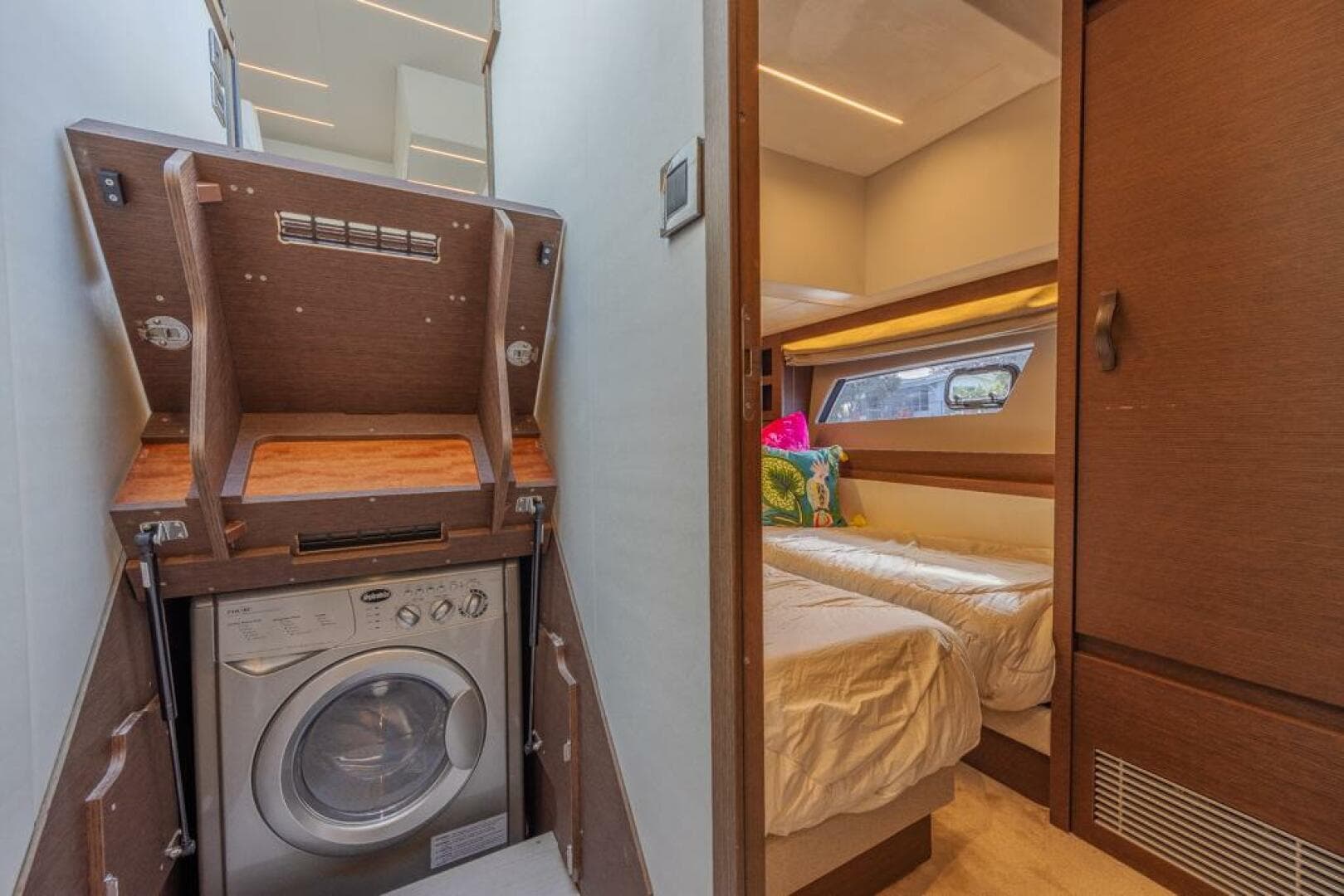 2021 Prestige 520 Flybridge — photo 49