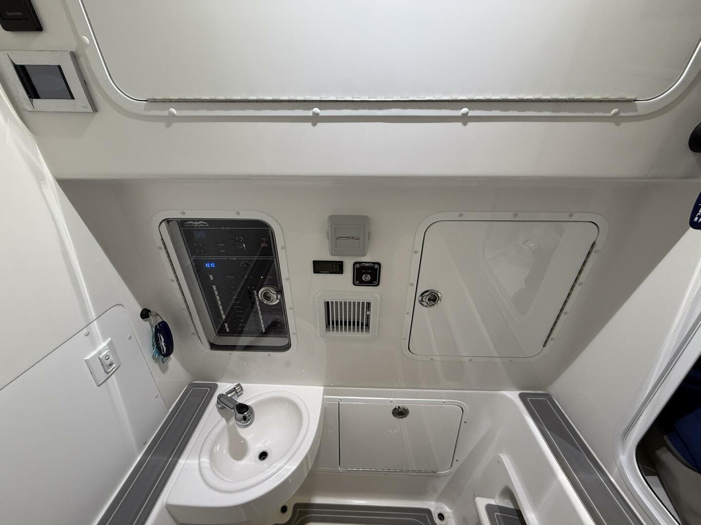 2022 Invincible 39 Open Fisherman — photo 17