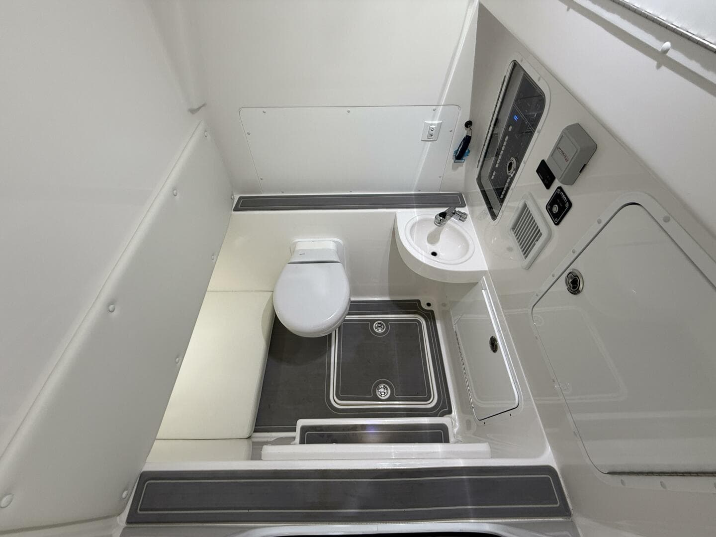 2022 Invincible 39 Open Fisherman — photo 16