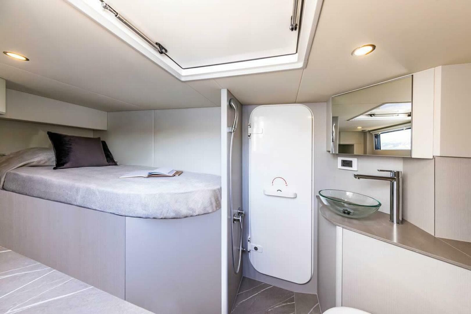 2027 Absolute 53 Navetta — photo 16