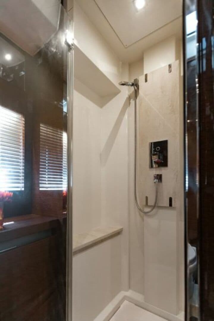 2020 Prestige 630 Flybridge — photo 23