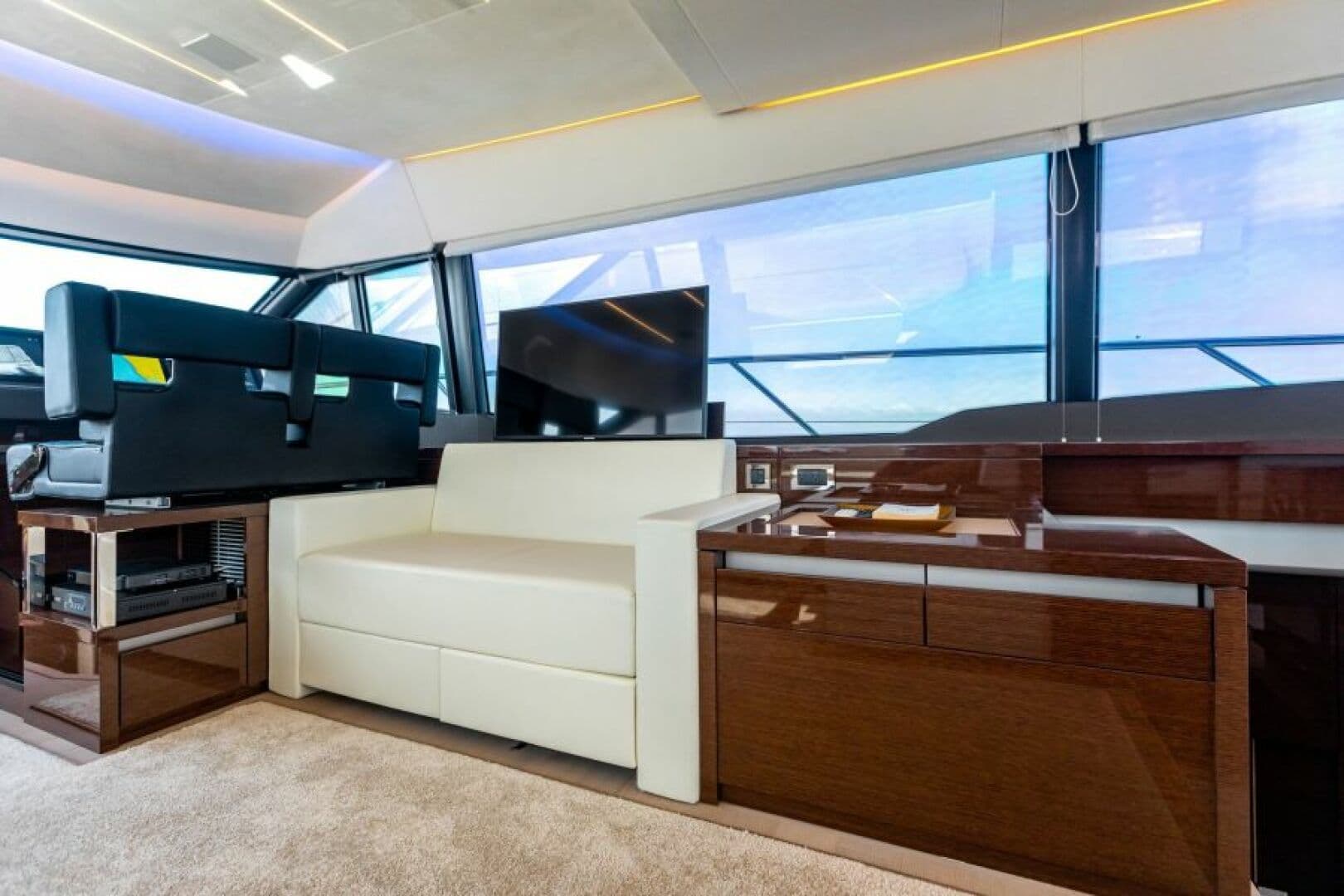 2020 Prestige 630 Flybridge — photo 4