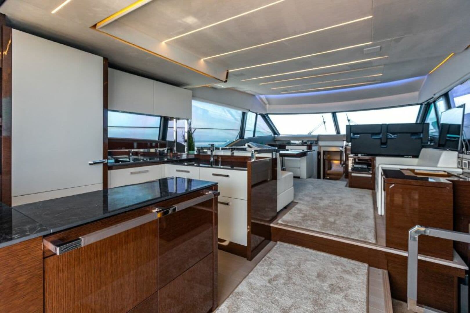 2020 Prestige 630 Flybridge — photo 10