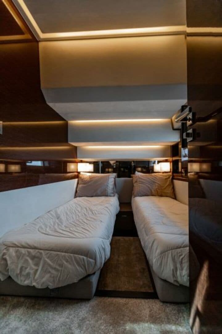 2020 Prestige 630 Flybridge — photo 33