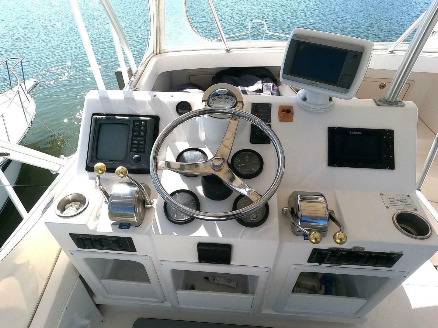 2002 Luhrs 34 Convertible — photo 4