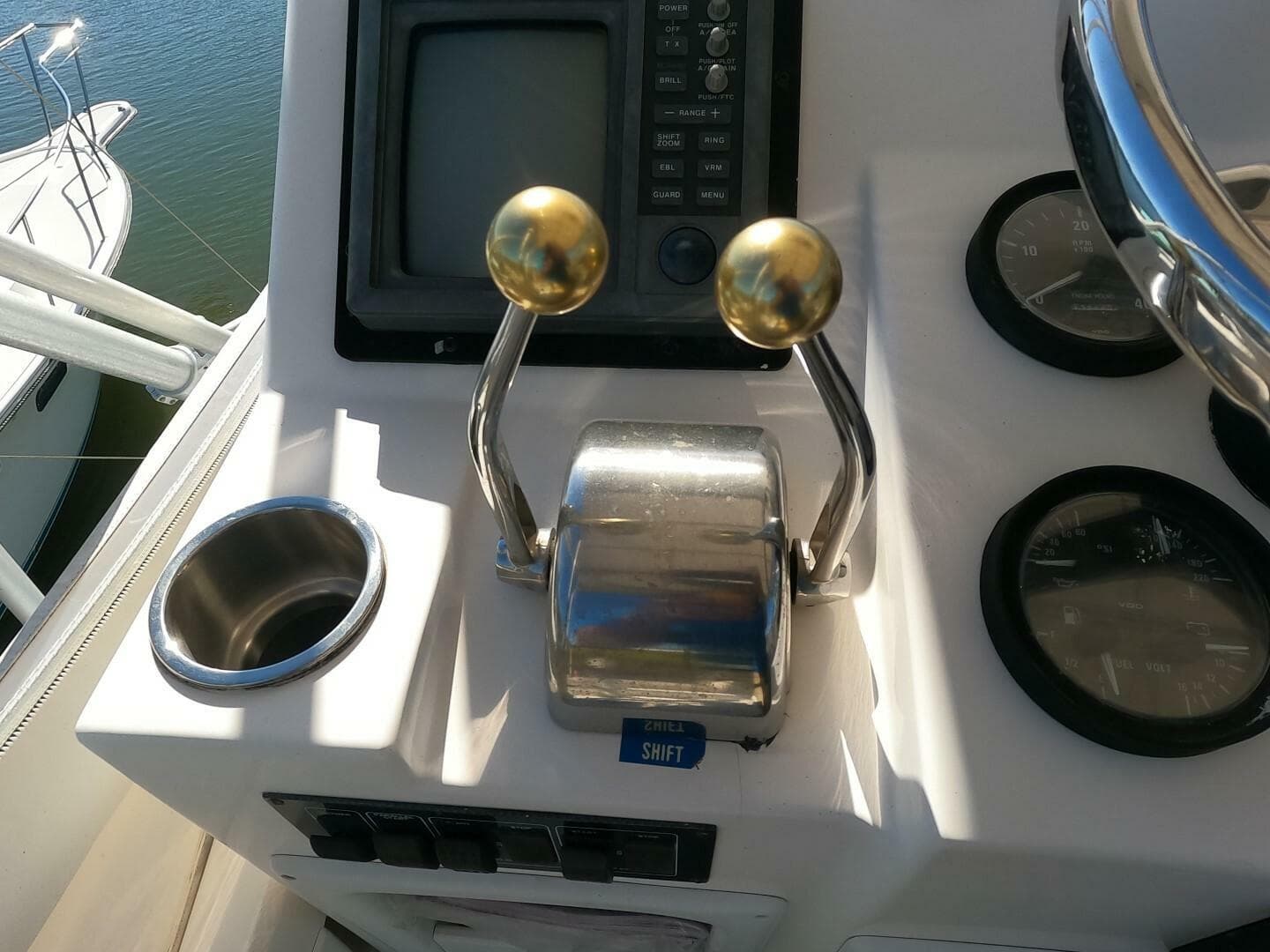 2002 Luhrs 34 Convertible — photo 9