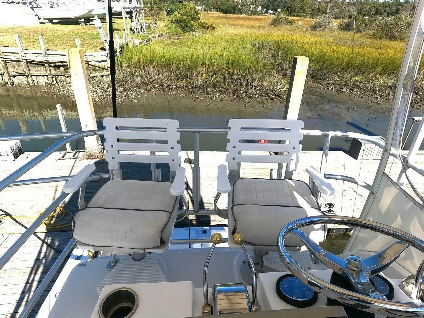 2002 Luhrs 34 Convertible — photo 8