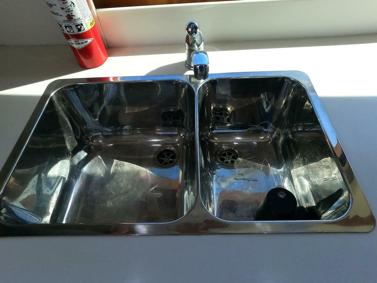 2002 Luhrs 34 Convertible — photo 34