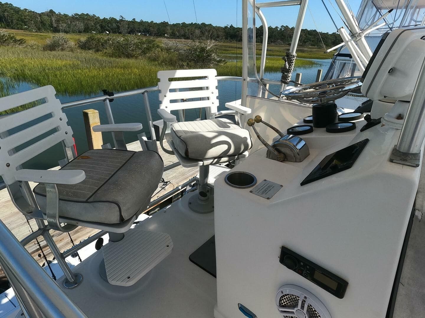 2002 Luhrs 34 Convertible — photo 7