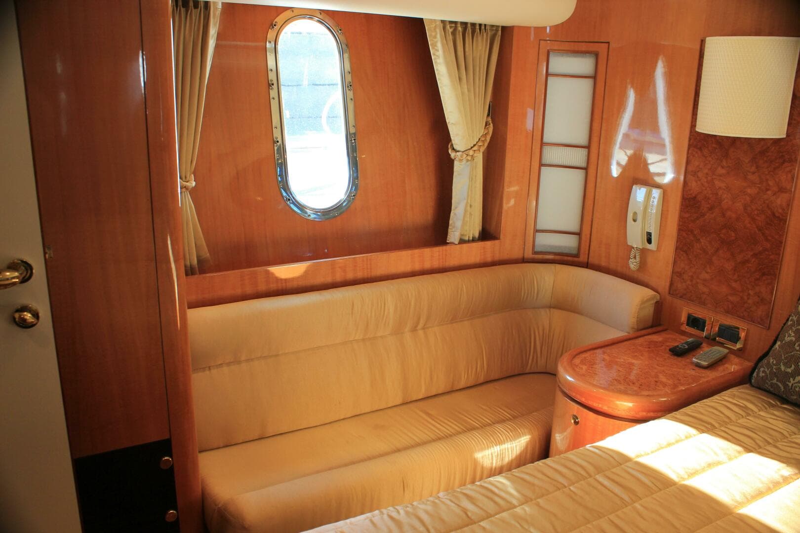 2004 Horizon P70 — photo 34