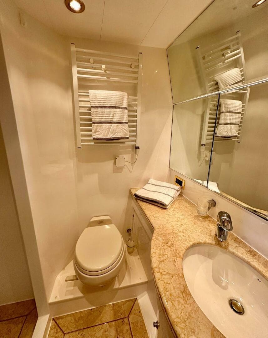 2004 Horizon P70 — photo 36