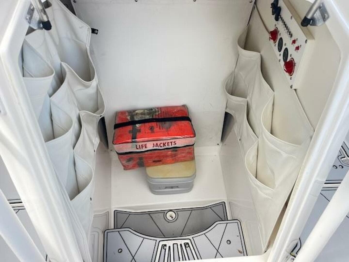 2019 Wellcraft 262 F CC — photo 5