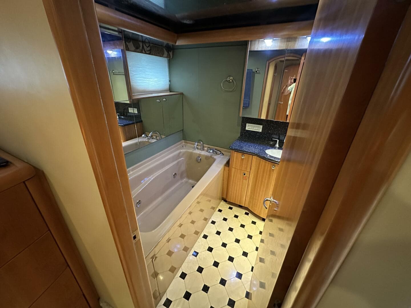 2004 Cheoy Lee — photo 66